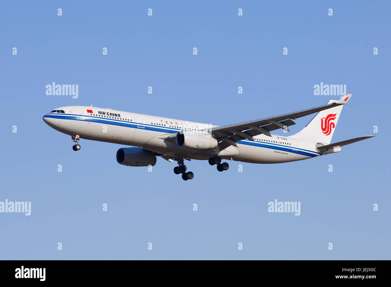 PÉKIN-13 MARS 2015. Air China B-5912 Airbus A330-300 atterrissage à BCIA. L'A330 permet à Airbus d'accroître sa part de marché dans les avions de ligne à gros corps. Banque D'Images