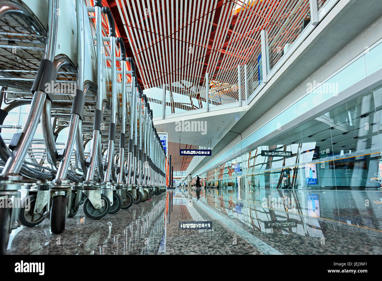 PÉKIN – 6 JUILLET 2012. Terminal 3 de l'aéroport de la capitale le 6 juillet 2012 à Beijing. L'aéroport a enregistré 488,495 000 personnes par an Banque D'Images
