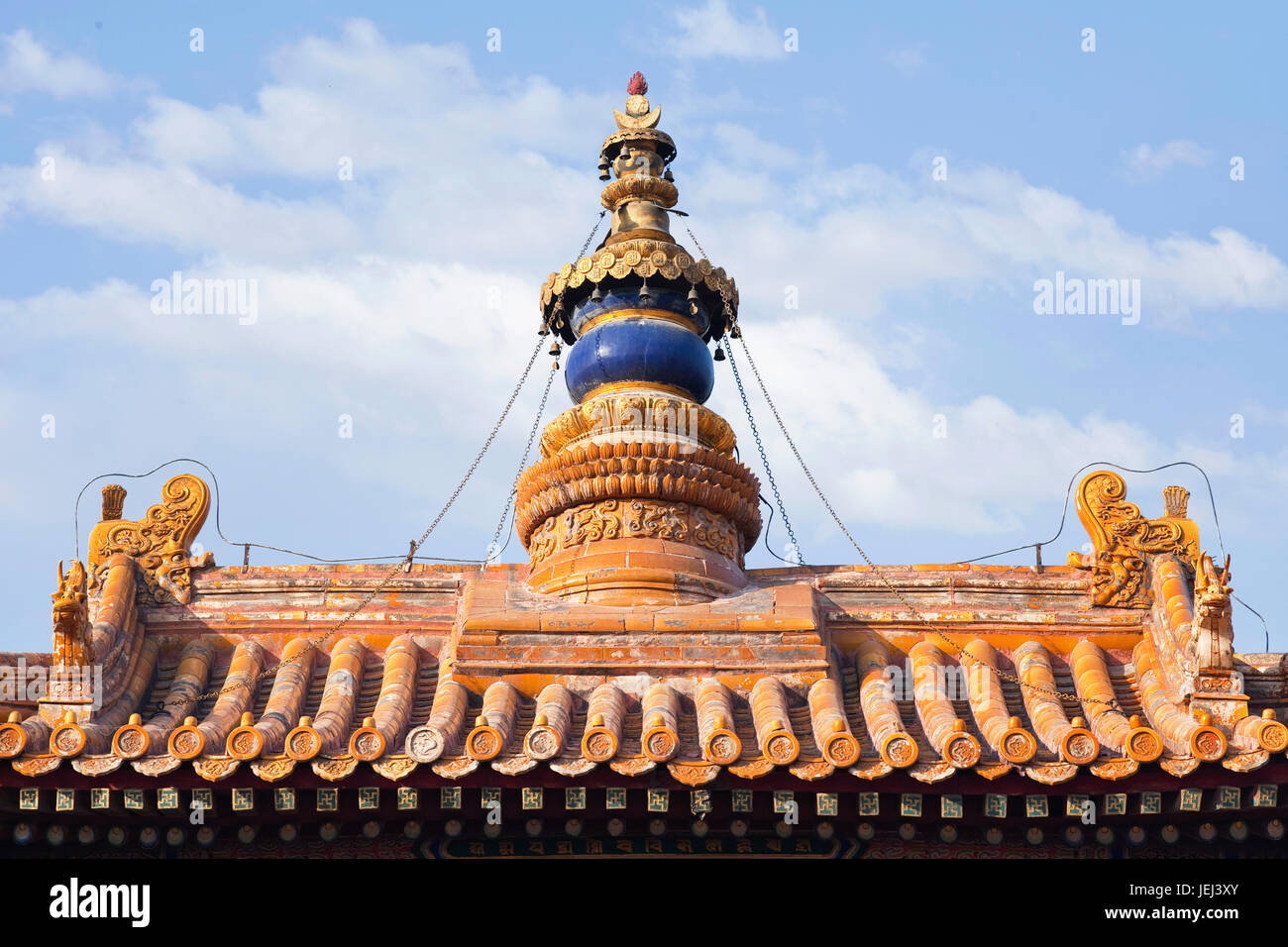 Sol carrelé rood haut avec un clocher de Lama Temple, Beijing Banque D'Images