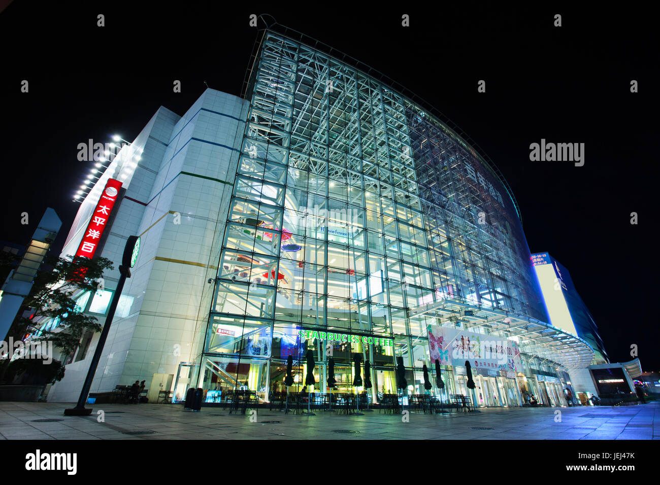 DALIAN-CHINE-OCT. 13, 2012. Starbucks Outlet le 13 octobre 2012 à Dalian. La Chine deviendra bientôt son plus grand marché en dehors des États-Unis. Banque D'Images