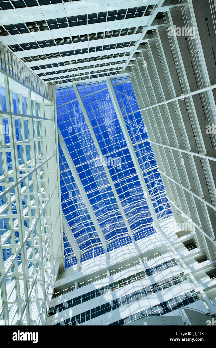 LA HAYE-18 MARS. L'atrium de l'hôtel de ville de la Haye. Conçu en 1986 par Richard Meier, achevé en 1995. atrium de 4 500 m². Banque D'Images