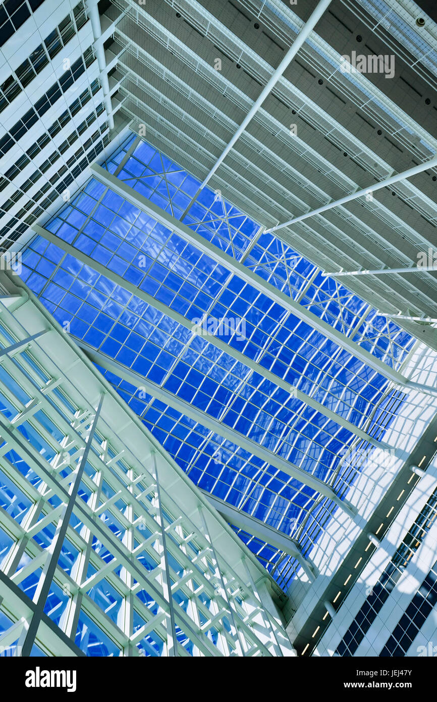 LA HAYE-18 MARS. L'atrium de l'hôtel de ville de la Haye. Conçu en 1986 par Richard Meier, achevé en 1995. atrium de 4 500 m². Banque D'Images