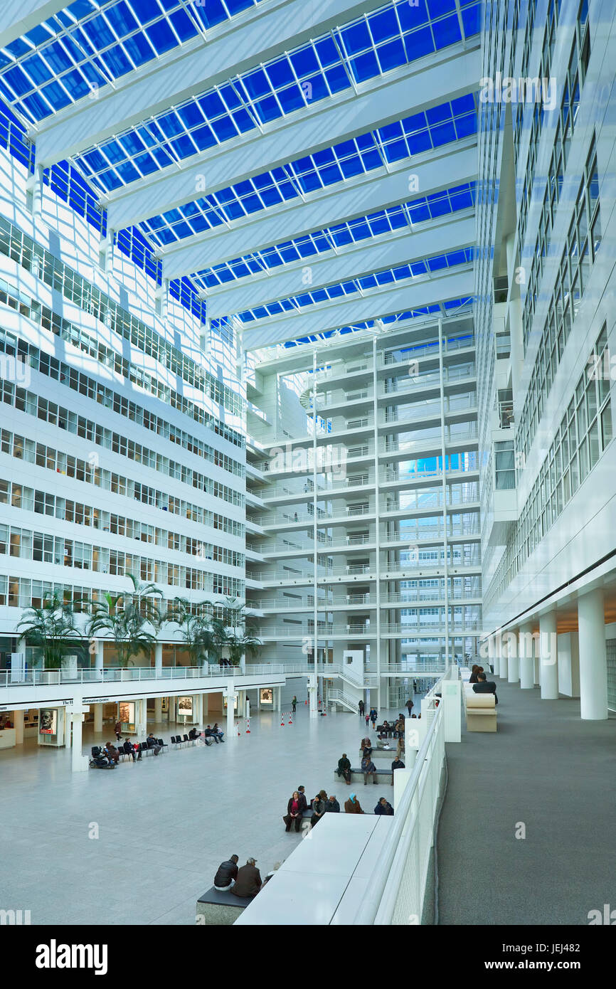 La Haye - 18 mars. L'Hôtel de Ville de La Haye atrium. Conçu en 1986 par Richard Meier, achevée en 1995. 4 500 m² atrium flanquée de deux 10 et 12 Banque D'Images