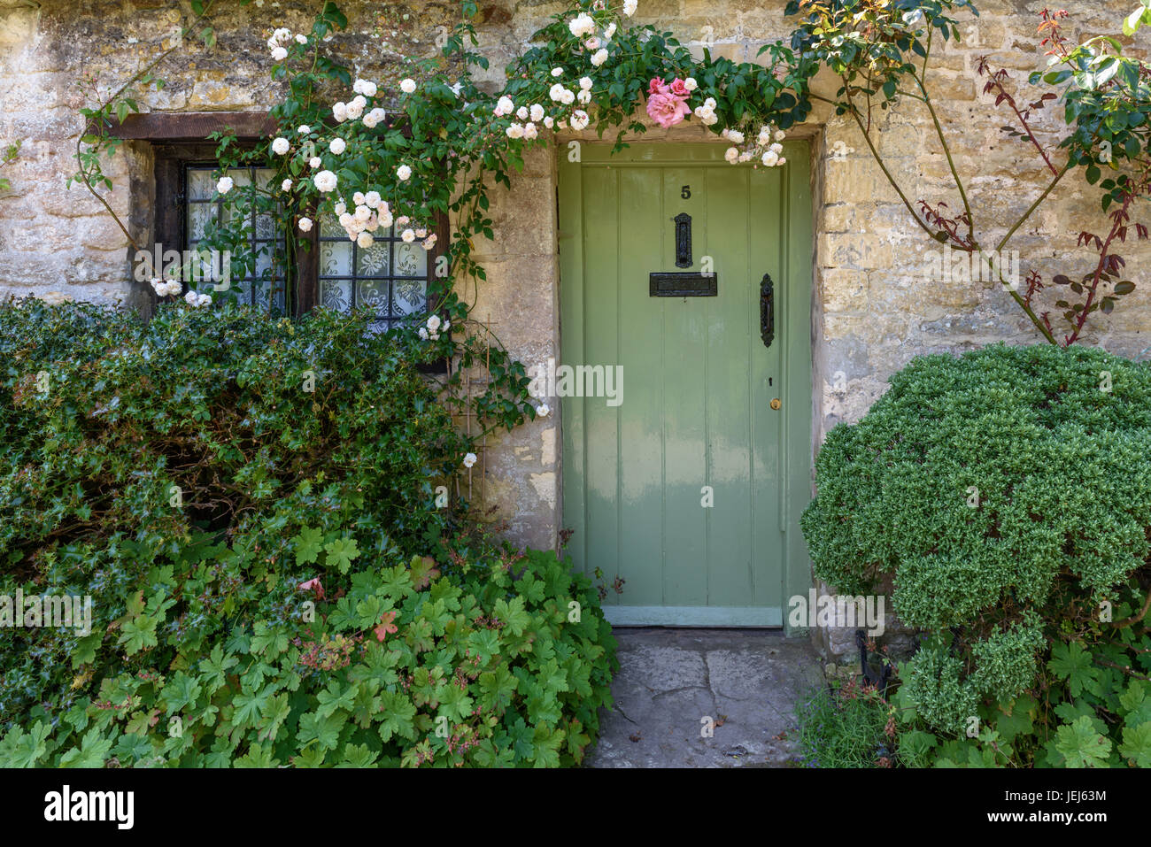Porte d'entrée d'Arlington Row Cottage, Bibury, Cotswolds, Royaume-Uni Banque D'Images