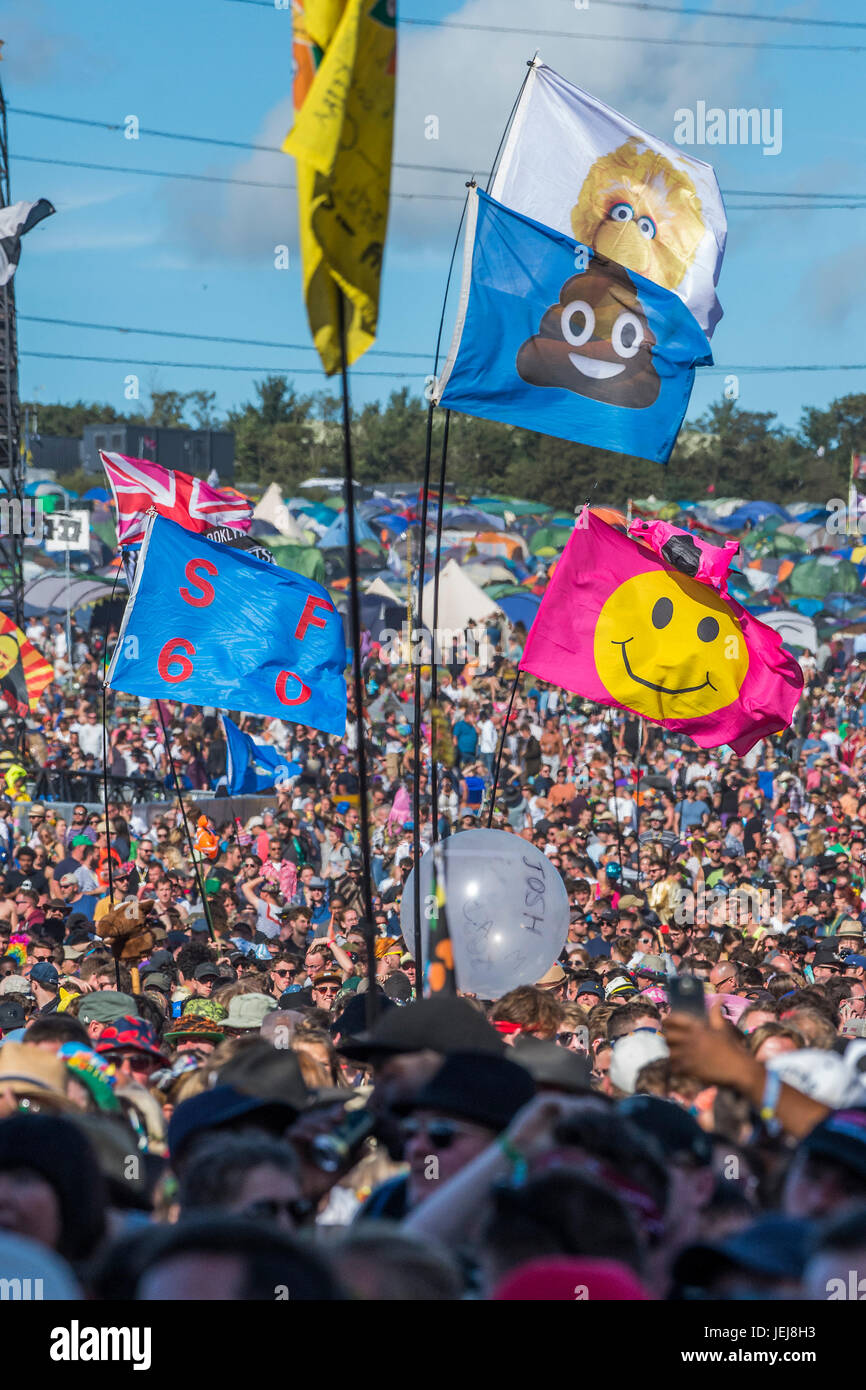 Glastonbury, Royaume-Uni. 25 Juin, 2017. Jouer la scène Pyramide Chic - Le festival de Glastonbury en 2017, digne ferme. Glastonbury, le 25 juin 2017 Crédit : Guy Bell/Alamy Live News Banque D'Images