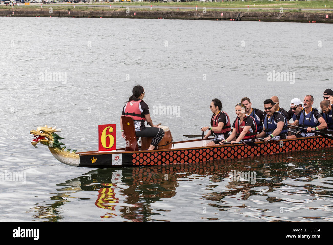 Londres, Royaume-Uni - 25 juin 2017 : Londres hong kong Dragon Boat Festival à Londres centre regatta. crédit : dominika zarzycka/Alamy live news Banque D'Images