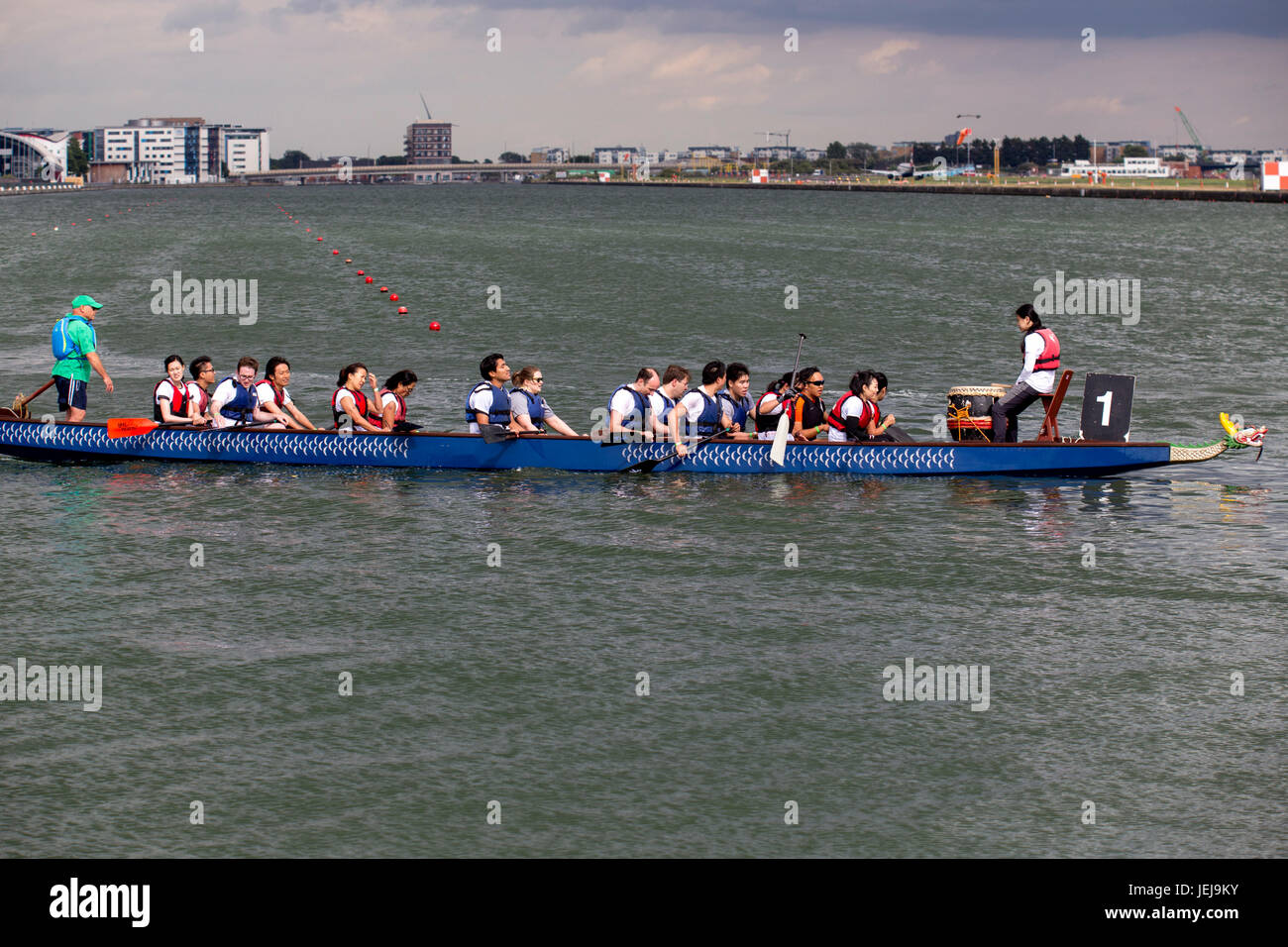 Londres, Royaume-Uni - 25 juin 2017 : Londres hong kong Dragon Boat Festival à Londres centre regatta. crédit : dominika zarzycka/Alamy live news Banque D'Images