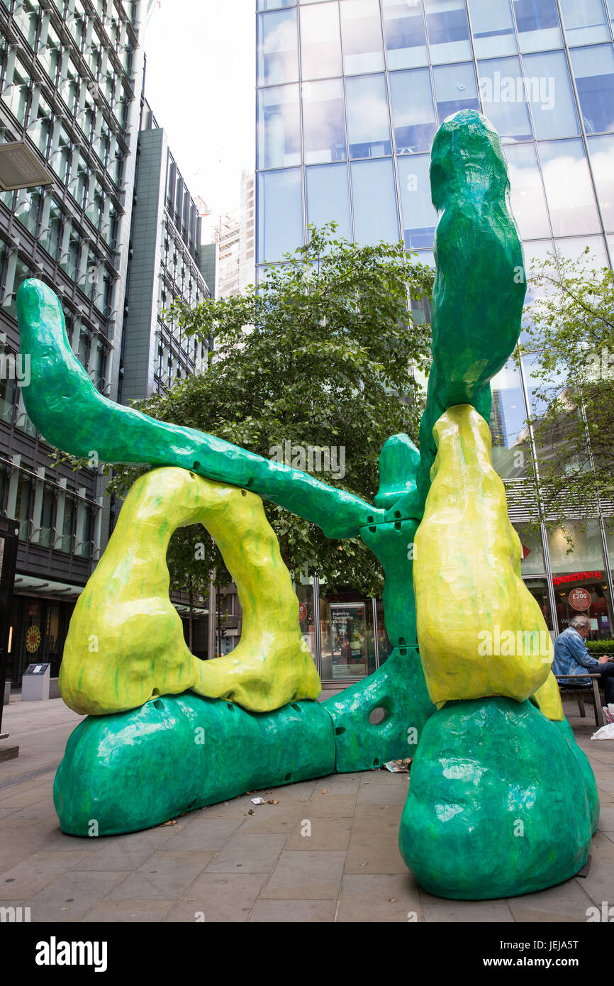 Londres, Royaume-Uni. 25 Juin, 2017. Ynapsid «' (2014) par Karen Tang, pièce no. 18 de 18 pour cette année, la Sculpture dans le projet de ville. La septième édition du projet, avec des œuvres contemporaines d'artistes de renommée internationale, sera présentée au public du 27 juin. Credit : Mark Kerrison/Alamy Live News Banque D'Images