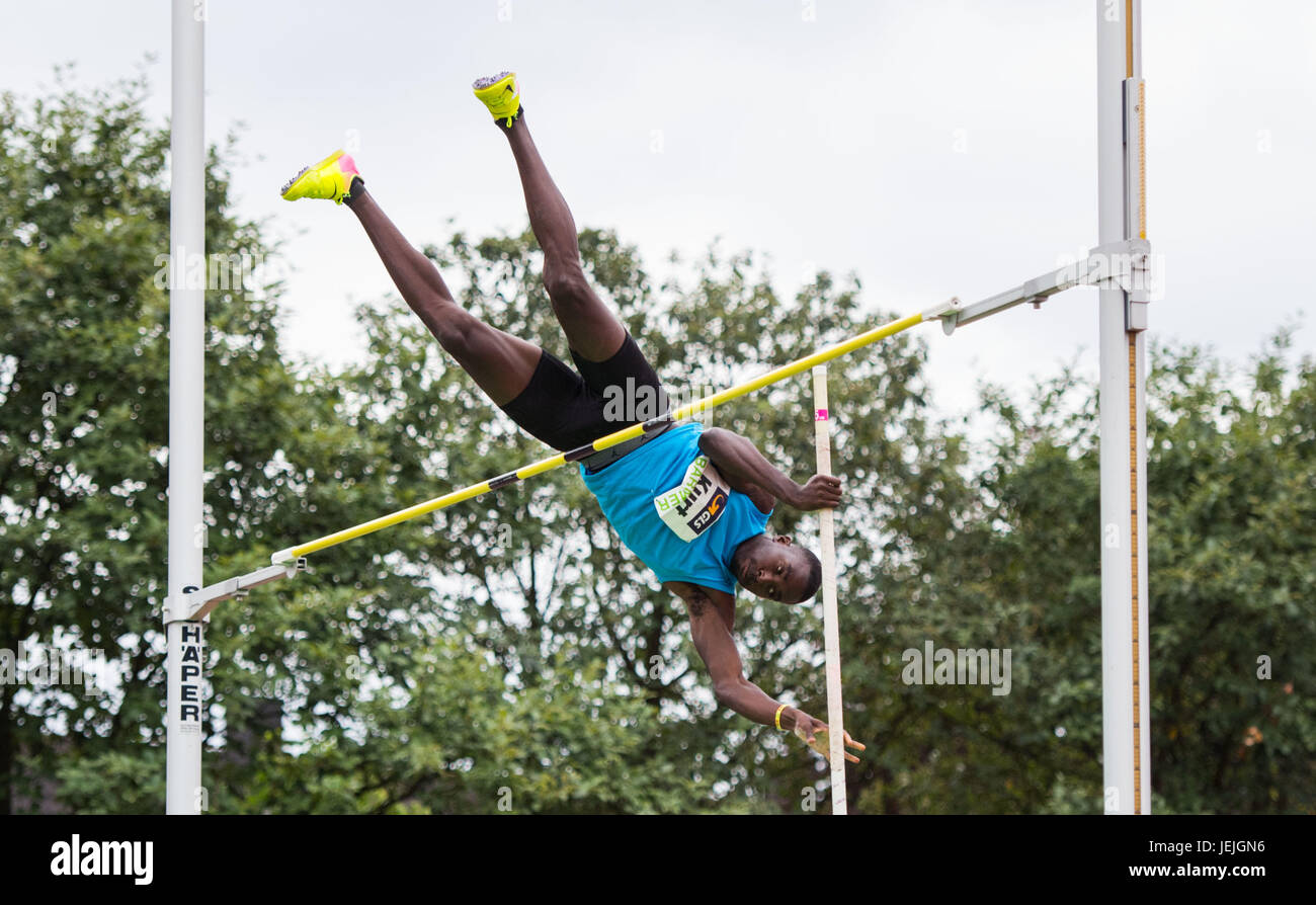 Ratingen, Allemagne. 25 Juin, 2017. Kurt Felix de Grenade au cours de la perche de la discipline de la Men's decathlon à l'athlétisme et course multisports de Ratingen, Allemagne, 25 juin 2017. Photo : Bernd Thissen/dpa/Alamy Live News Banque D'Images