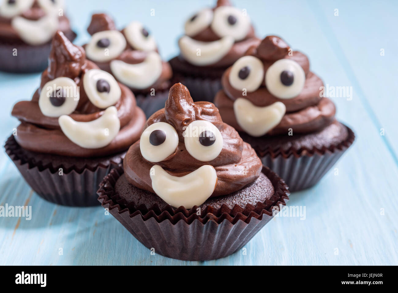 Petits Gateaux Au Chocolat Emoji Merde Drole Mignon Dessert Alimentaire Photo Stock Alamy