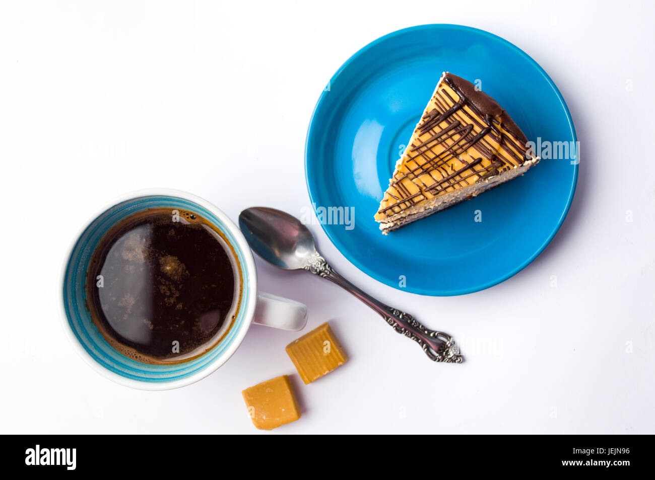 Gâteau au chocolat Caramel et une tasse de café Banque D'Images