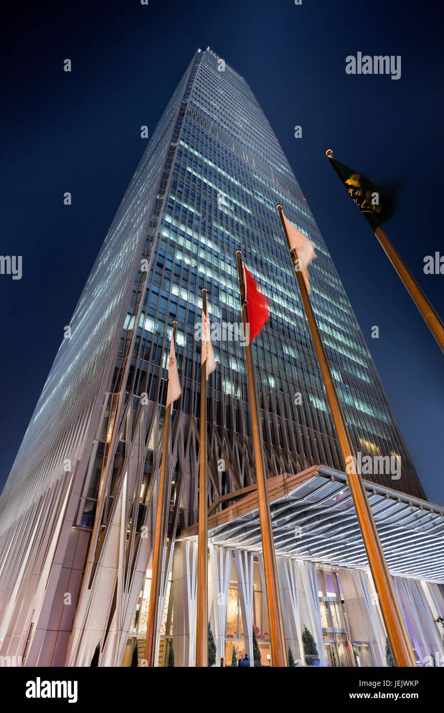 PÉKIN – FÉV. 3, 2012. Chine Tour du Centre mondial du commerce 3 Beijing. Le bâtiment de 330 m abrite un hôtel 5 étoiles, une grande salle de bal et des espaces de bureau. Banque D'Images