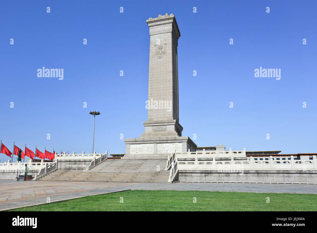 Monument aux Héros du peuple, un obélisque de 38 m comme monument national de la République populaire de Chine à ses martyrs révolutionnaires sur la place Tiananmen. Banque D'Images