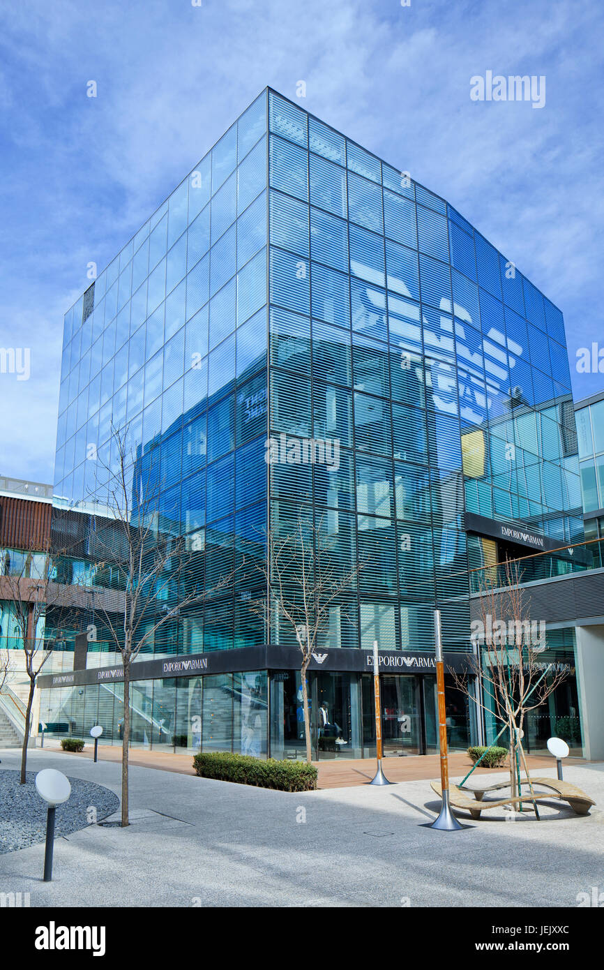 PÉKIN-13 MARS 2014. Magasin phare d'Armani dans le quartier commerçant de Village North. Réparti sur cinq étages, la célèbre marque italienne de mode . Banque D'Images
