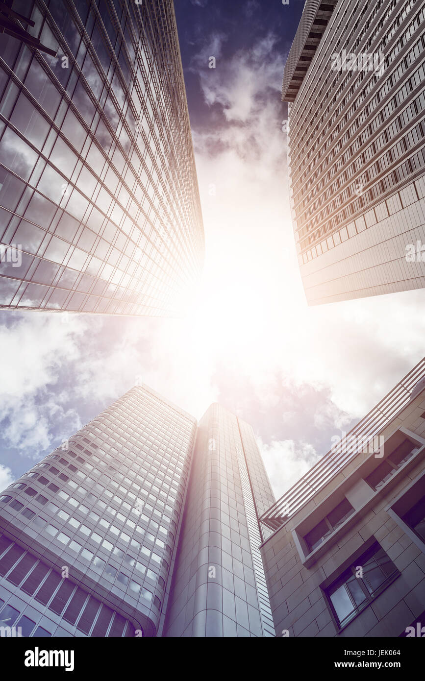 Skyskraper bureau au soleil Banque D'Images