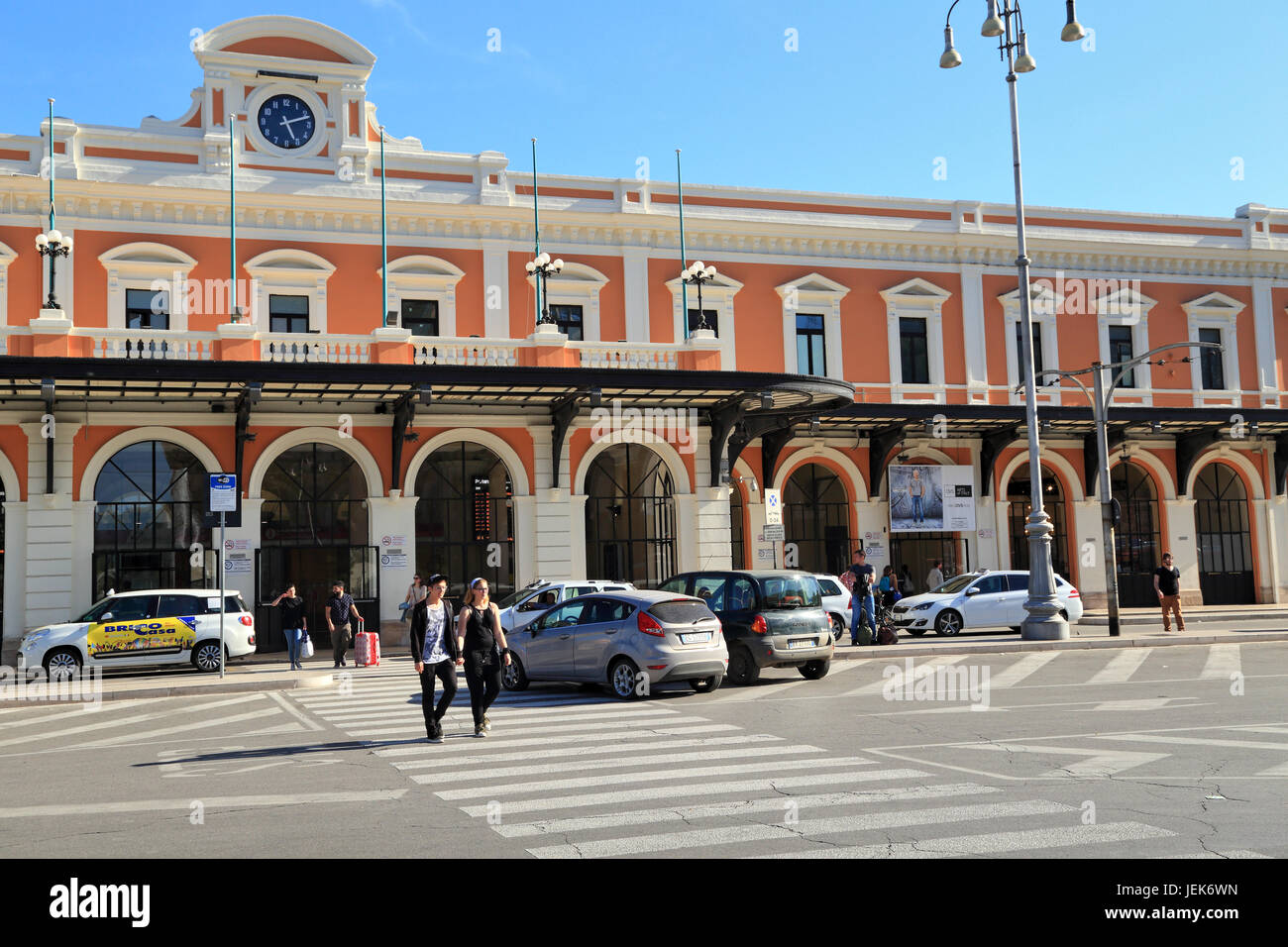 La gare de Bari, Pouilles, Italie du Sud / Puglia, Italia Banque D'Images