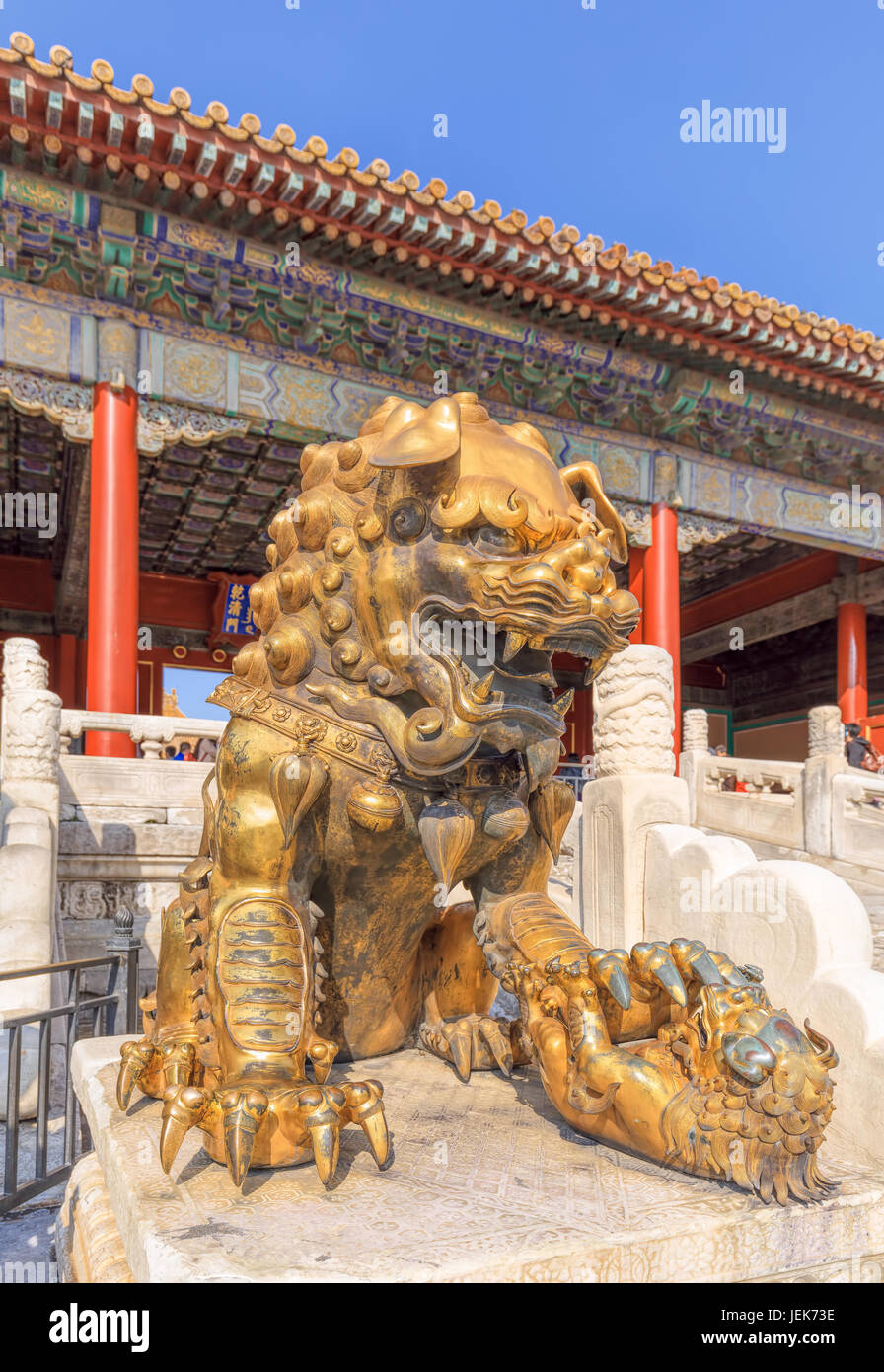 Guardian of ornate pavilion au Palace Museum, Beijing, Chine. Banque D'Images