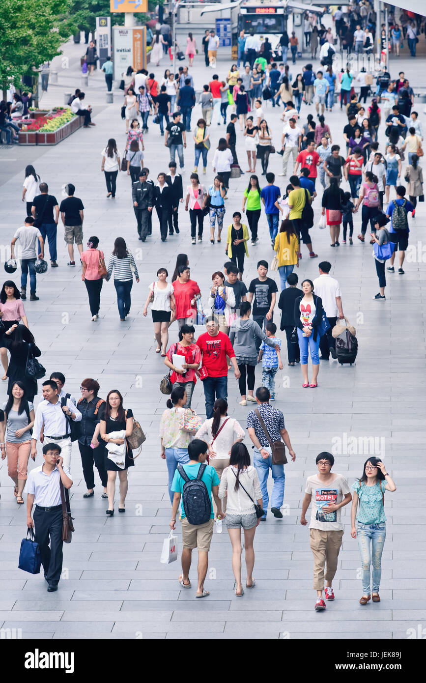 À BEIJING Le 21 mai 2013. Foule au salon commercial Xidan. La population de la Chine est 1 393 783 836 à compter du 1 er juillet 2014, l'équivalent de 19,24 % du total. Banque D'Images