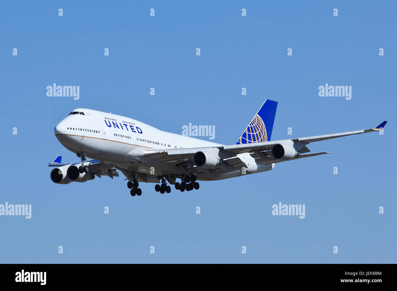 BEIJING-MAI 10. Boeing 747-422, atterrissage de 118 UA de United Airlines. Modèle le plus vendu de la famille Boeing 747 de avions de ligne à jet. Il peut voler 14,200 km. Banque D'Images