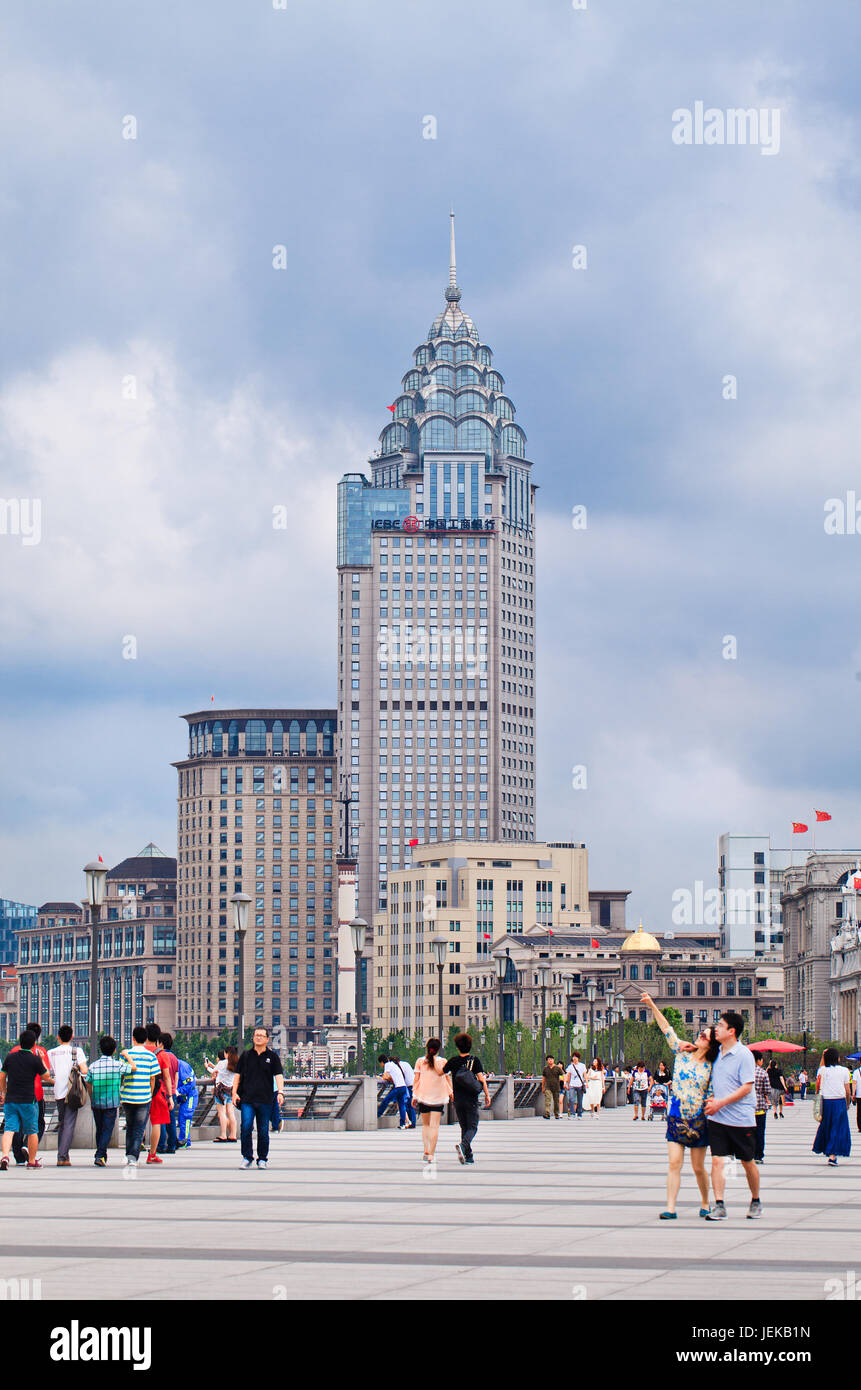 Boulevard Bund avec l'art-déco. Les bâtiments de l'Ouest ornés sont un héritage de l'ouest de Shanghai passé colonial. Banque D'Images