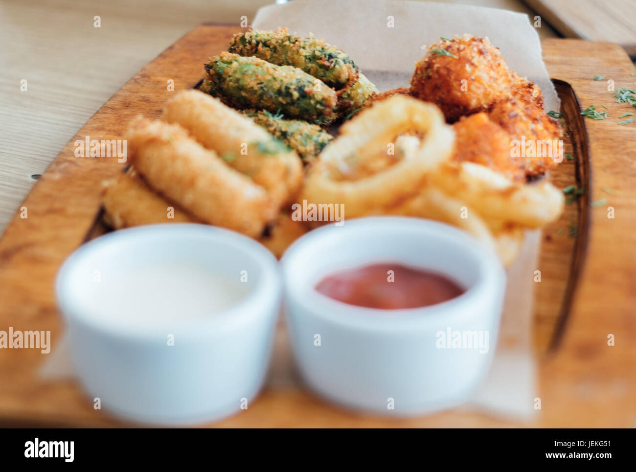 Fromage, calamars frits et des collations de bar falafel Banque D'Images