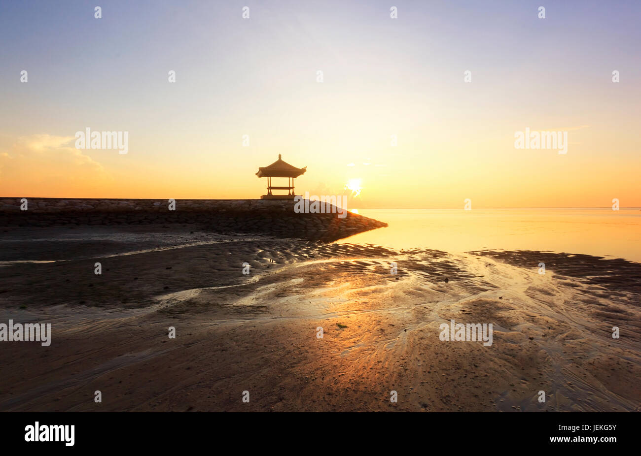 Karang plage au coucher du soleil, Sanur, Bali, Indonésie Banque D'Images