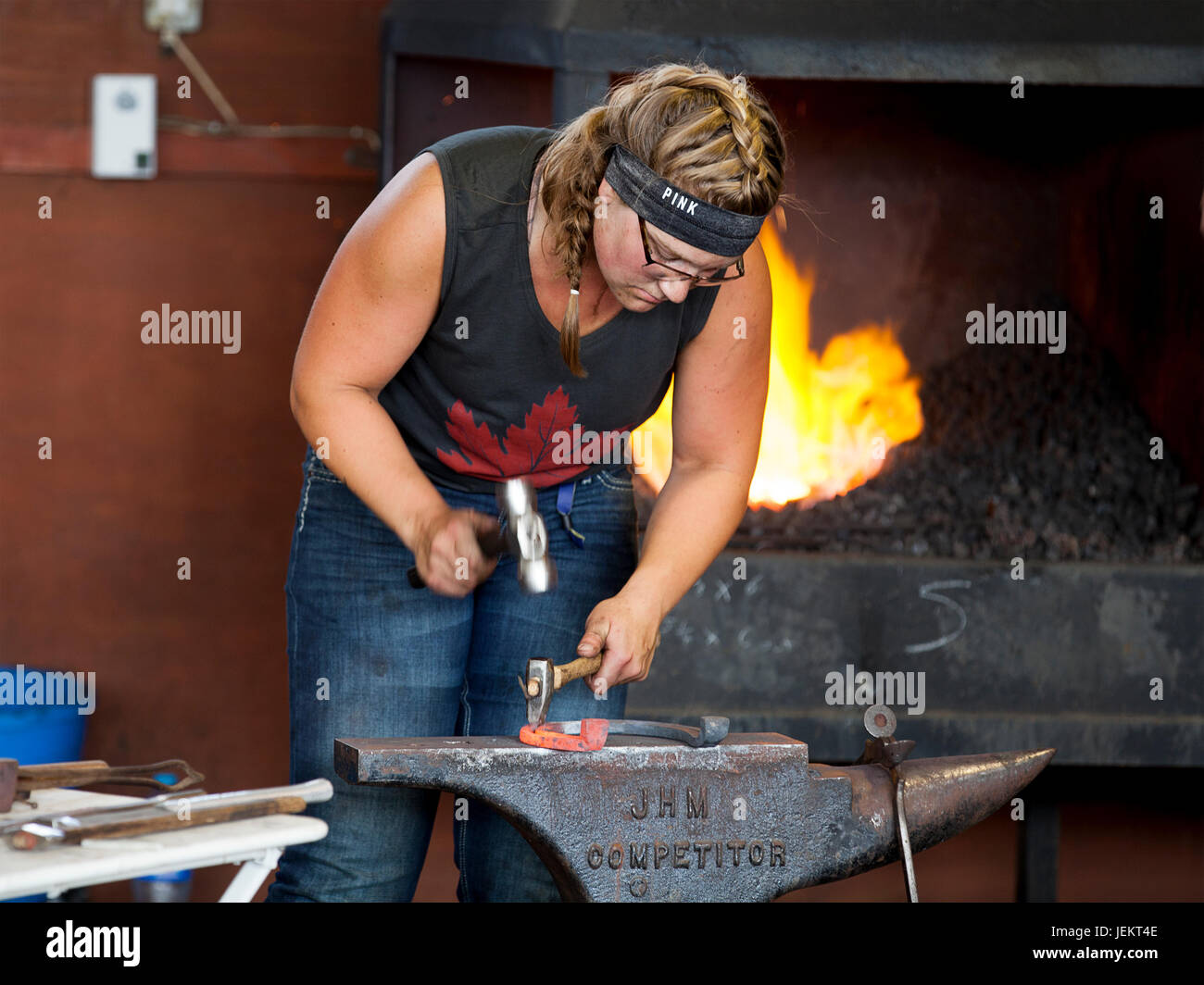 Edimbourg, Ecosse, ROYAUME UNI - 23 juin 2017 : des forgerons de fers à La Forge au cours de la Royal Highland Show 2017 à Édimbourg, en Écosse. Banque D'Images