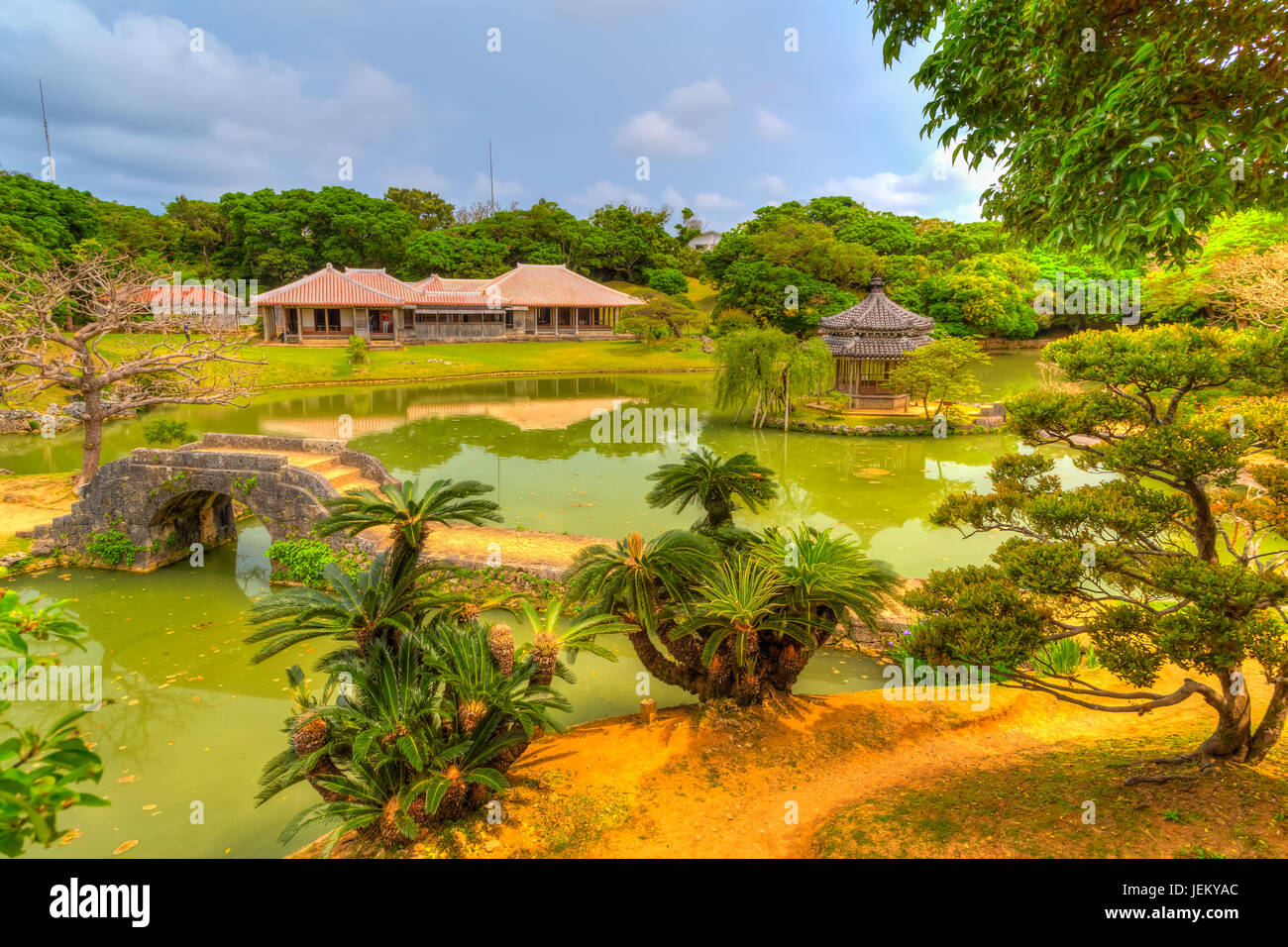 Les jardins de Shikinaen, une ancienne résidence royale sont situés sur une petite colline au sud de Château Shuri à Naha, Okinawa, Japon. Banque D'Images