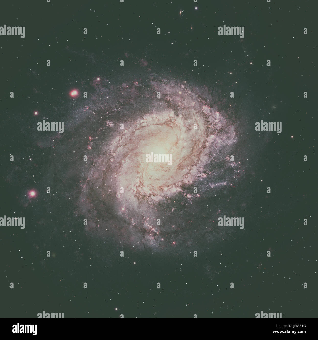 Messier 83, dans le sud du Soleil Galaxie, M83 ou NGC 5236 est une galaxie spirale barrée dans la constellation de l'Hydre. Éléments de cette image fournie par la NASA. Banque D'Images