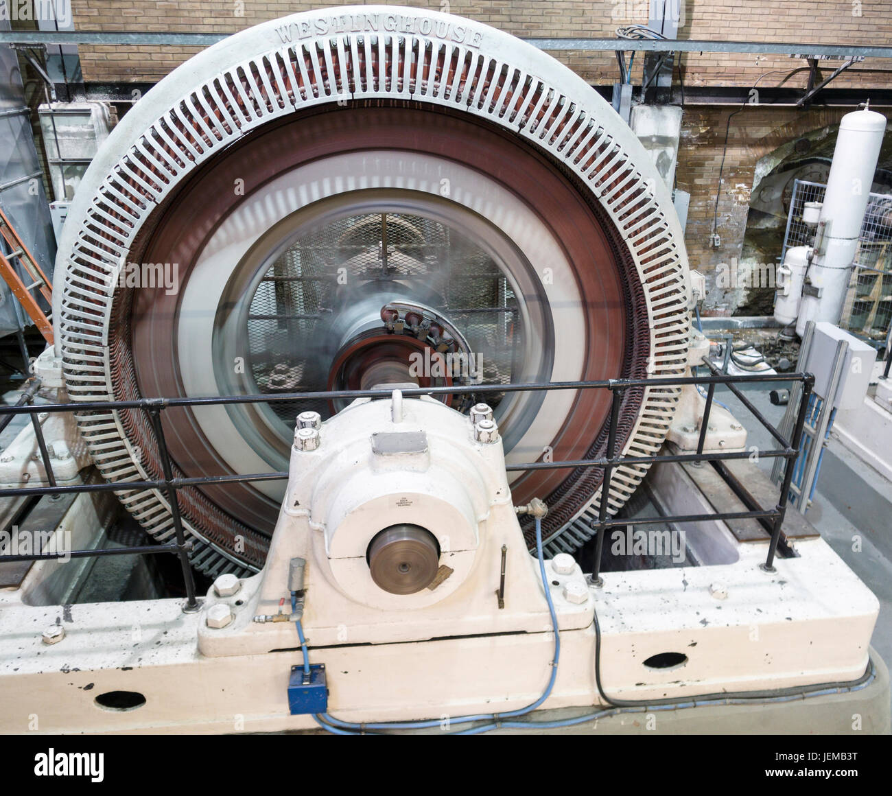 Spinning turbine hydro-électrique : Une petite vieille Westinghouse turbine fait tourner l'eau dans le numéro 2 de centrale à Chadiere près du centre-ville d'Ottawa. Banque D'Images