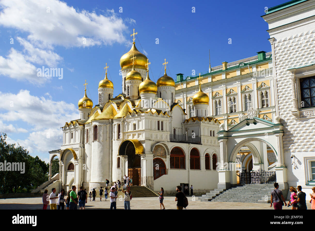 Les coupoles dorées de la cathédrale de l'Annonciation, le Kremlin, Moscou, Russie Banque D'Images
