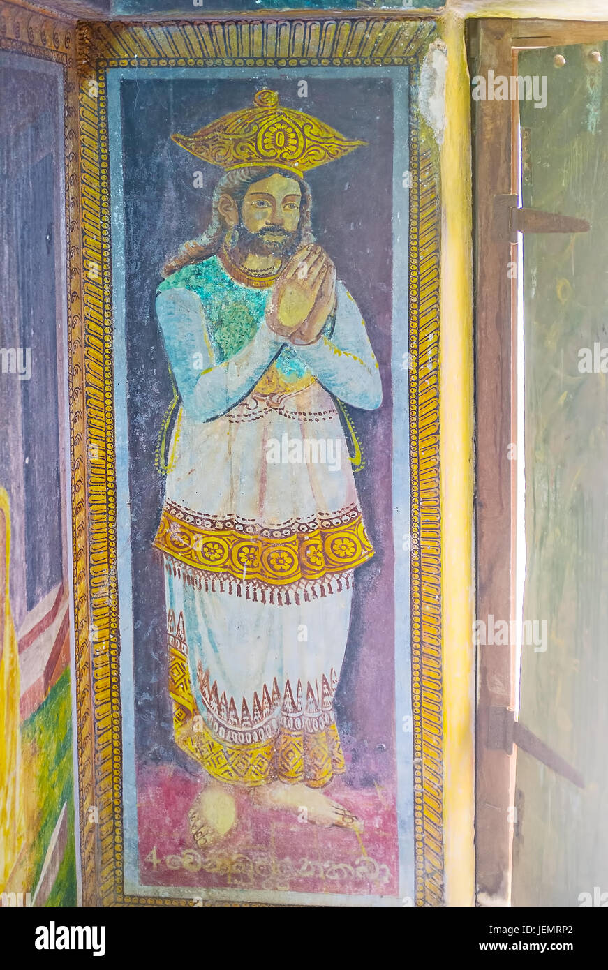PILIMATHALAWA, SRI LANKA - le 11 novembre 2016 : la fresque avec le roi priant dans l'image de maison Vijayantha Prasada culte de Gadaladeniya Vihara Banque D'Images