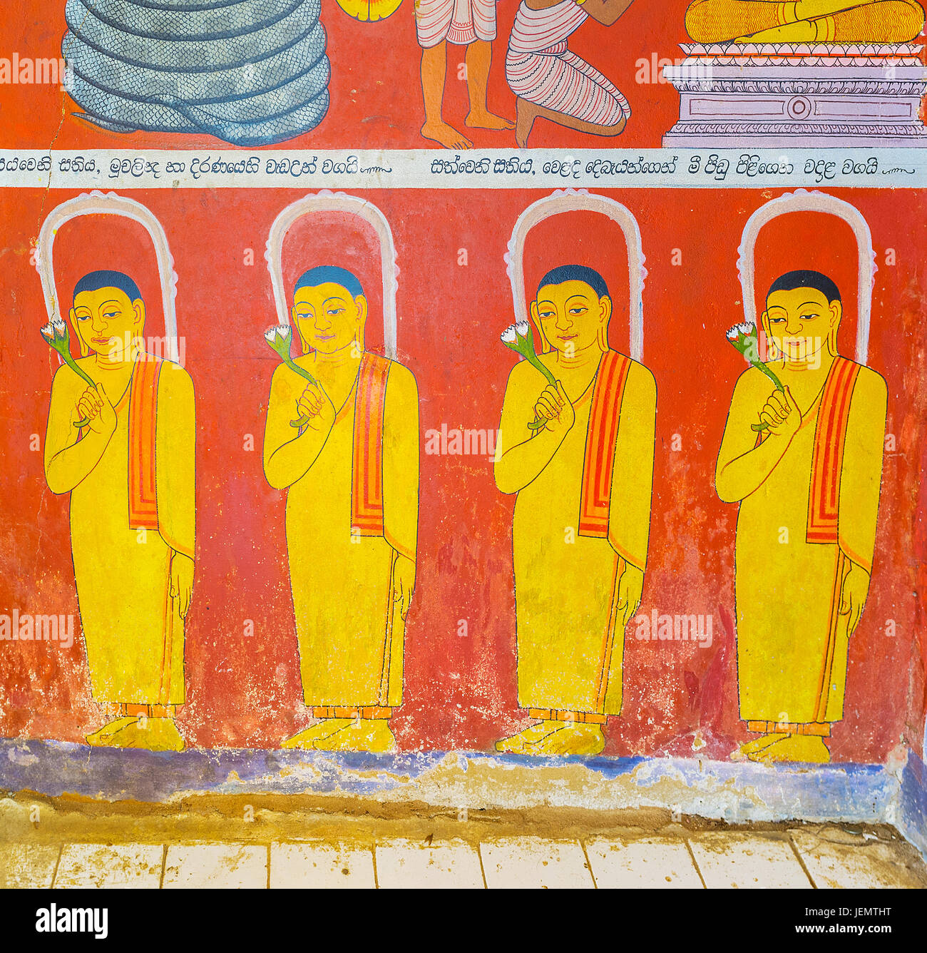 UDUNUWARA, SRI LANKA - le 29 novembre 2016 : la peinture du mur à Sanctum dans Dewalaya Garagha Embekka de Temple illustre les moines bhikkhu avec fleurs, o Banque D'Images