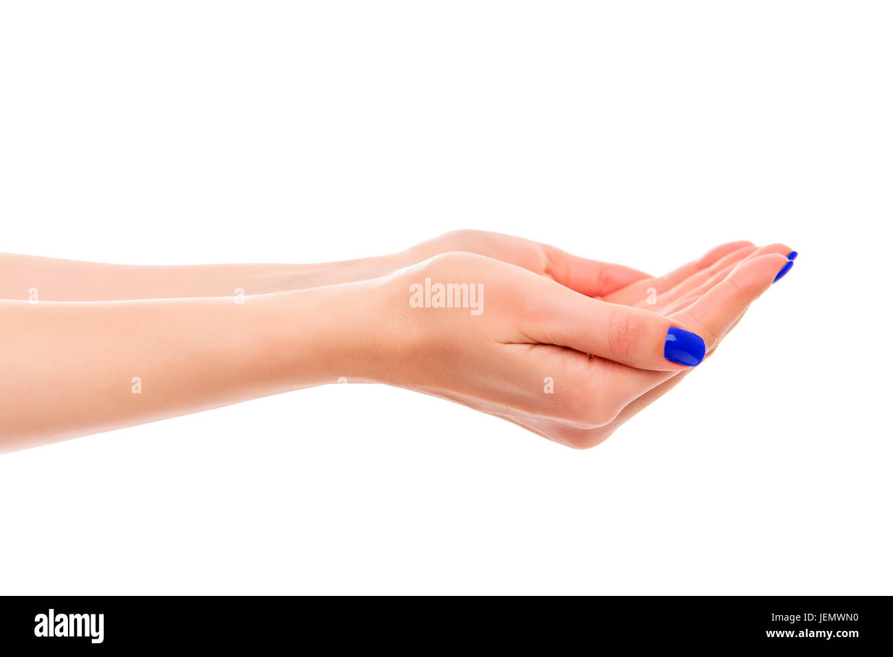 Belle femme de mains, paumes vers le haut. Isolé sur fond blanc. Banque D'Images