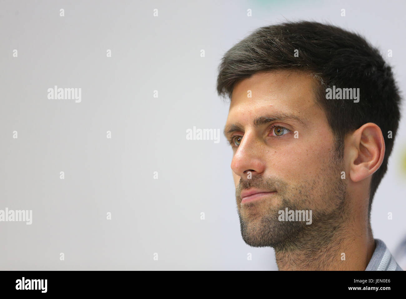 Eastbourne, Royaume-Uni. 26 Juin, 2017. Novak Djokovic la Serbie de pourparlers d'une conférence de presse au cours de la deuxième journée de l'International Aegon Eastbourne Le 26 juin 2017, à Eastbourne, Angleterre Crédit : Paul Terry Photo/Alamy Live News Banque D'Images