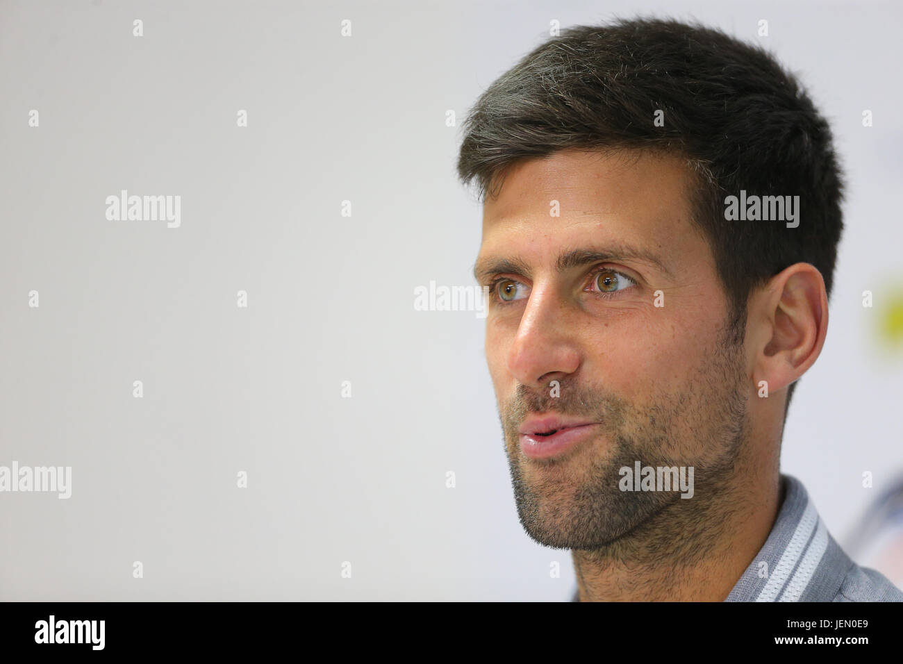 Eastbourne, Royaume-Uni. 26 Juin, 2017. Novak Djokovic la Serbie de pourparlers d'une conférence de presse au cours de la deuxième journée de l'International Aegon Eastbourne Le 26 juin 2017, à Eastbourne, Angleterre Crédit : Paul Terry Photo/Alamy Live News Banque D'Images