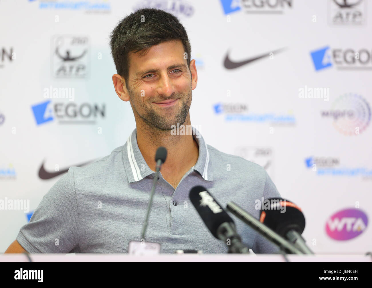 Eastbourne, Royaume-Uni. 26 Juin, 2017. Novak Djokovic la Serbie de pourparlers d'une conférence de presse au cours de la deuxième journée de l'International Aegon Eastbourne Le 26 juin 2017, à Eastbourne, Angleterre Crédit : Paul Terry Photo/Alamy Live News Banque D'Images