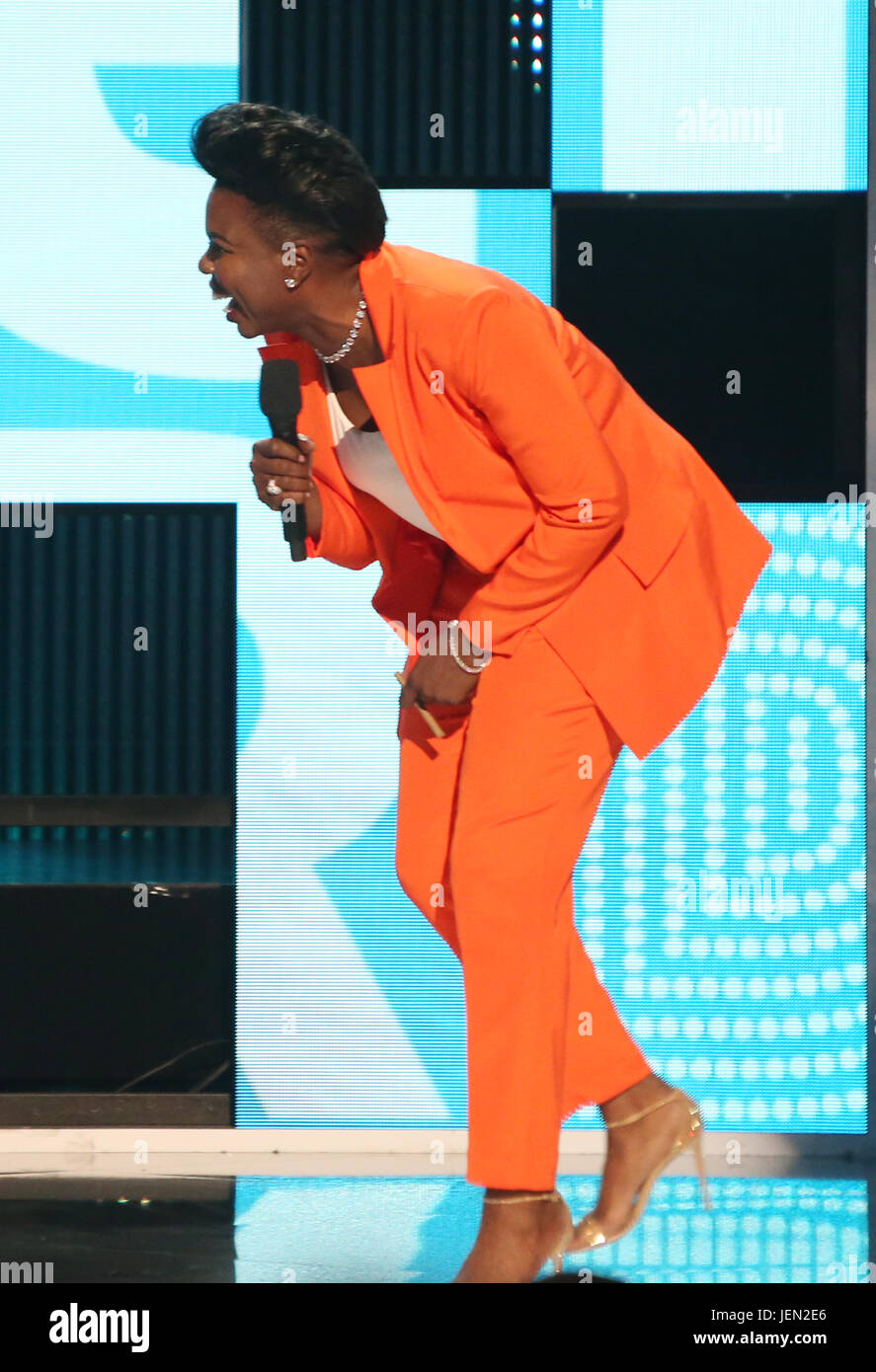 LOS ANGELES, CA - le 25 juin : Leslie Jones à BET Awards 17 Spectacle au théâtre de Microsoft à Los Angeles, Californie le 25 juin 2017. Credit : Faye Sadou/MediaPunch Banque D'Images