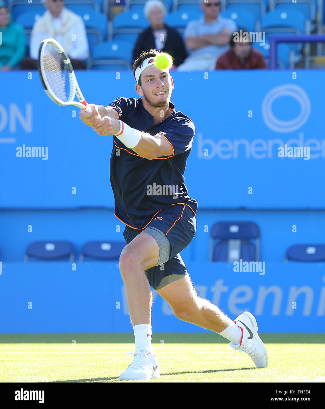 Eastbourne, Royaume-Uni. 26 Juin, 2017. Cameron Norrie de Grande-bretagne en action contre Horacio Zeballos de l'Argentine au cours de la deuxième journée de l'International Aegon Eastbourne Le 26 juin 2017, à Eastbourne, Angleterre Crédit : Paul Terry Photo/Alamy Live News Banque D'Images