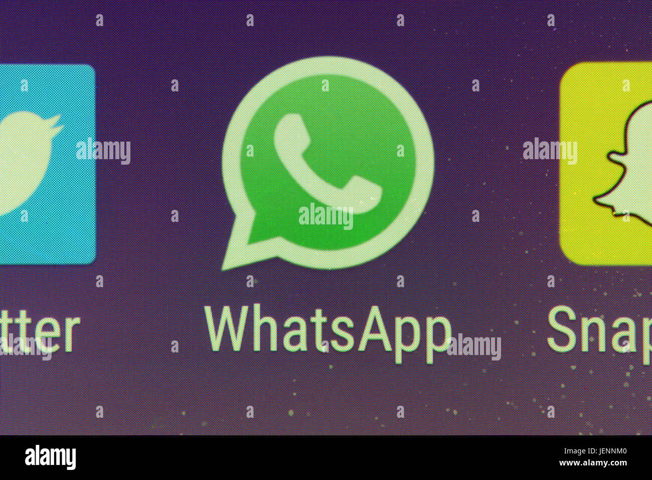 Un gros plan sur l'application WhatsApp sur un écran de smartphone Banque D'Images