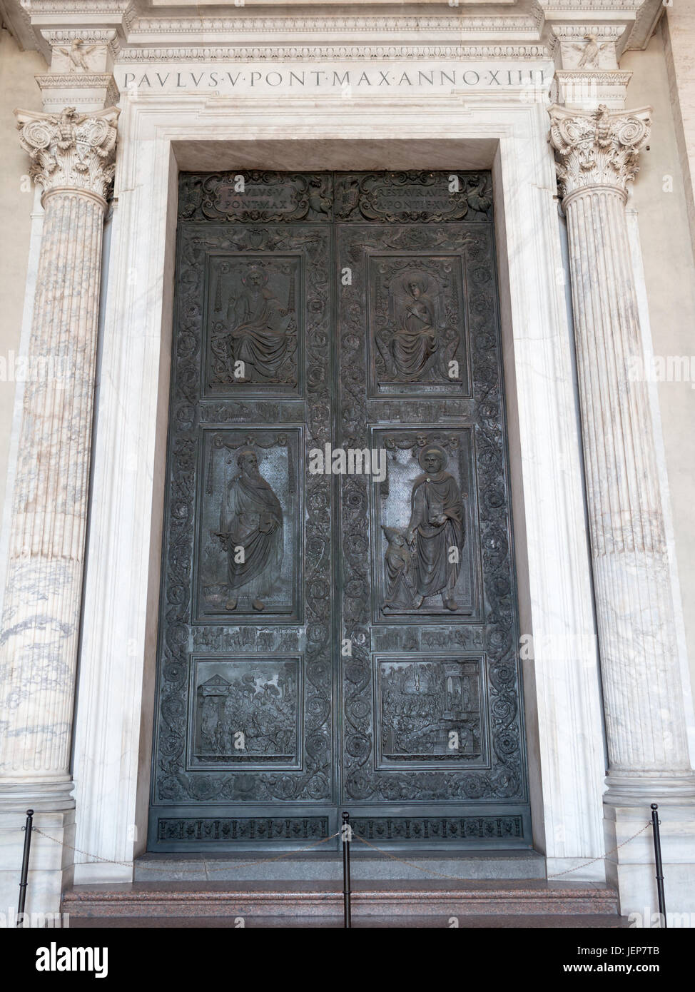 Porte d'entrée de la basilique Saint-Pierre Banque D'Images