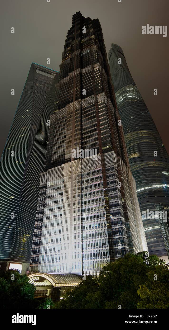 Mondes plus hauts immeubles : tour Jin Mao est le 18e plus grand (420,5 m), Shanghai World Financial Center est no 8 (492m) et la Tour de Shanghai no. 2 (632m) Banque D'Images