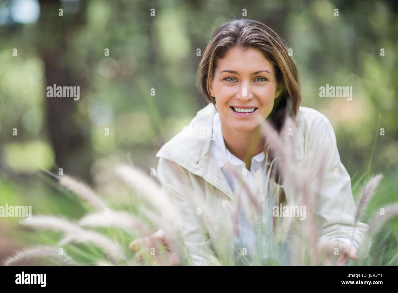 Portrait of Beautiful woman crouching Banque D'Images