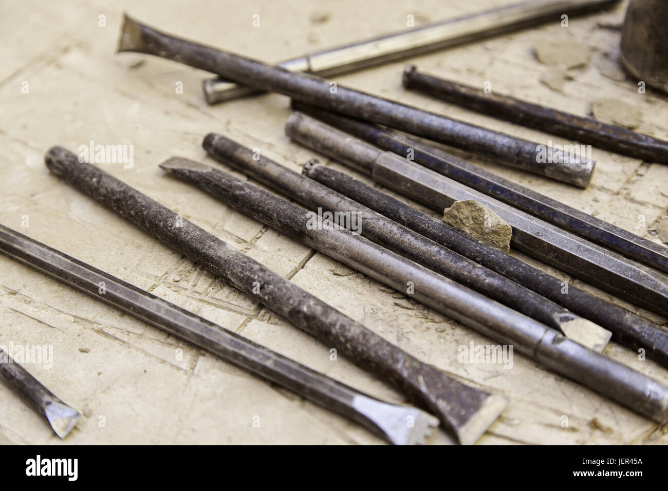 Vieux outils pour la sculpture sur pierre handcrafted, détail d'un métier manuel Banque D'Images