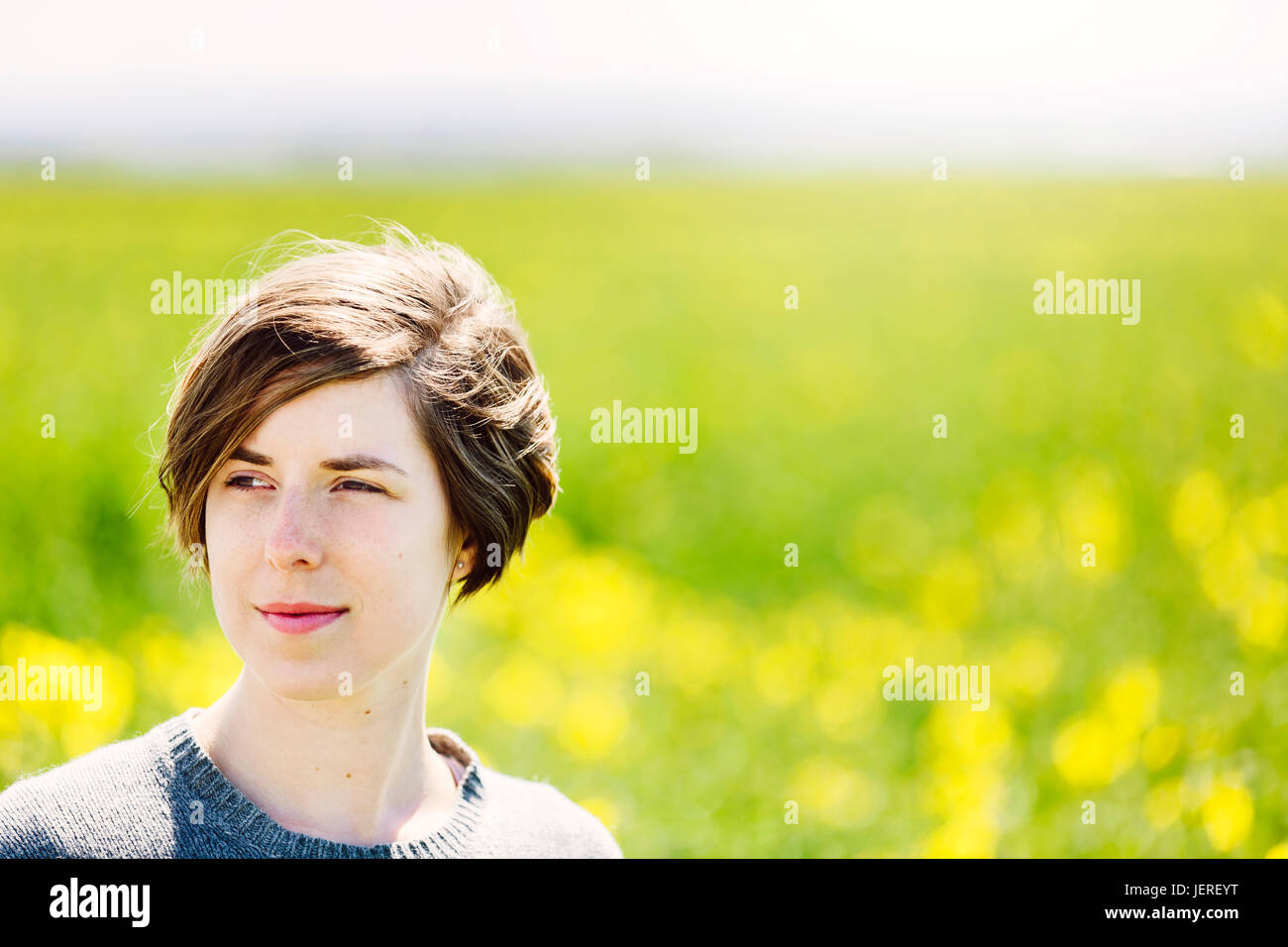 Portrait of smiling young woman Banque D'Images