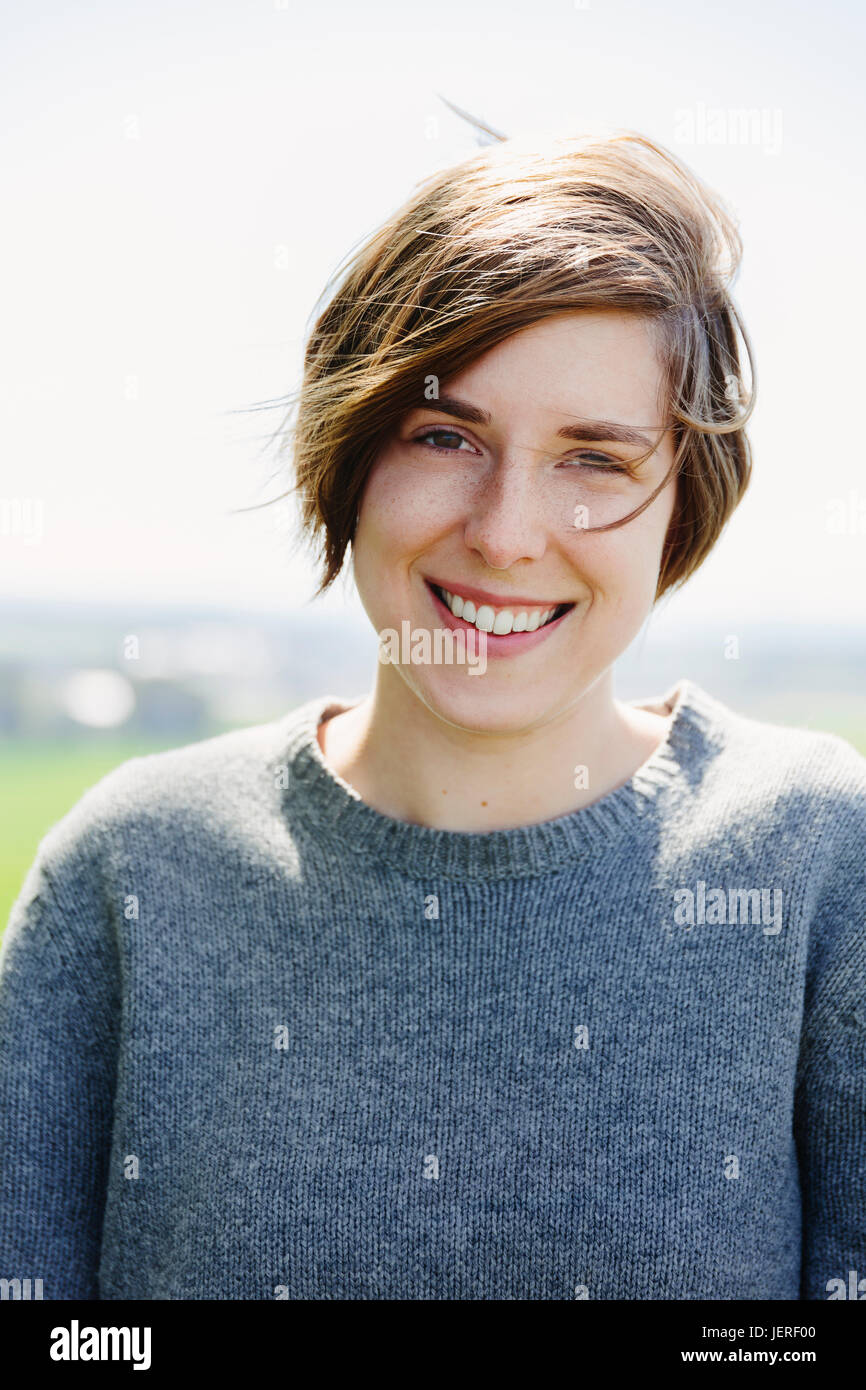 Portrait of smiling young woman Banque D'Images