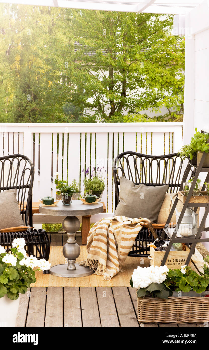 Chaises sur terrasse Banque D'Images