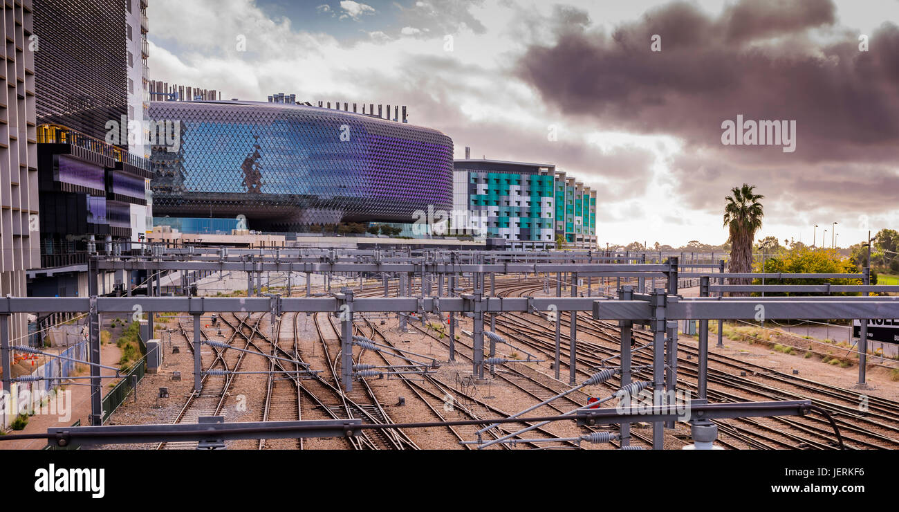 Plus qu'à former des lignes d'alimentation à la South Australian Health and Medical Research Institute à Adelaide, Australie du Sud Banque D'Images