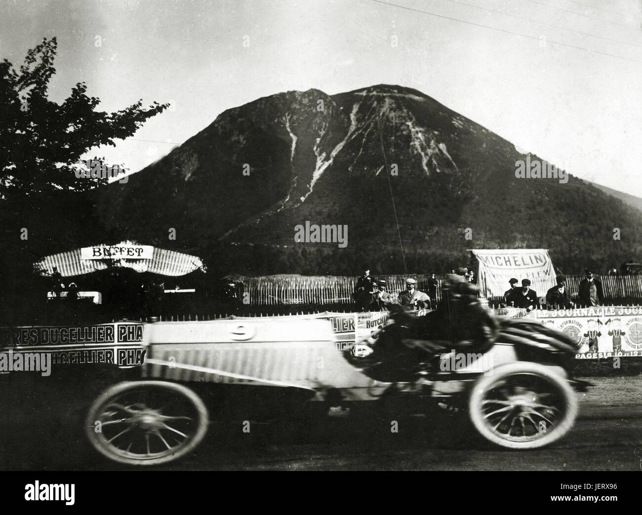 La Panhard-Levassor conduit à pleine vitesse par George Heath pendant la course de qualification. Banque D'Images