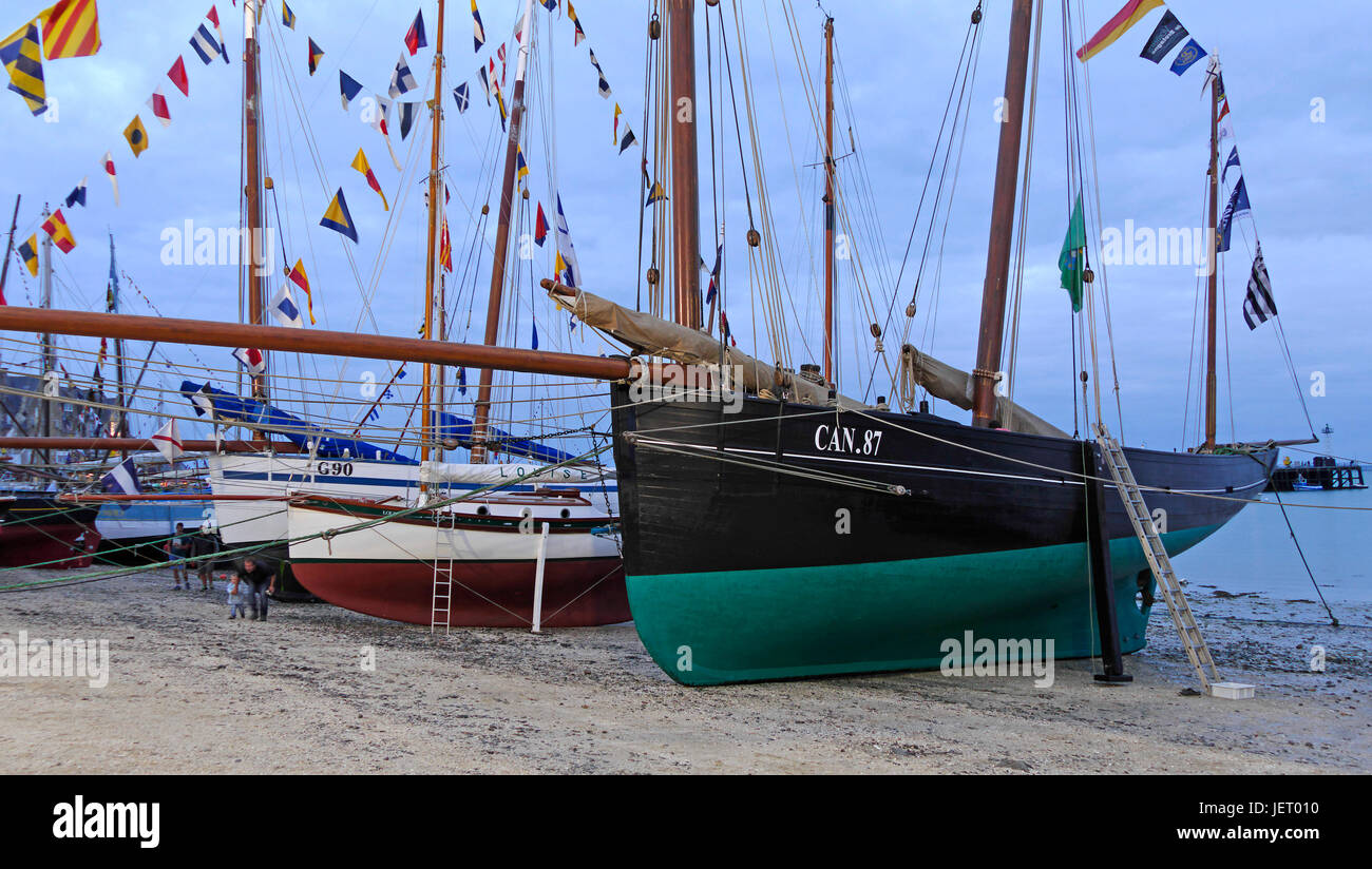 Les bateaux traditionnels à Cancale, bisquine la Cancalaise, port de la Houle ; festival maritime : 'La Cancalaise à 30 ans' (Cancale ; Fr). Banque D'Images